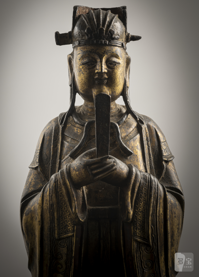 A gilt-bronze of Tianguan on a pedestal, holding a sceptre - 图5